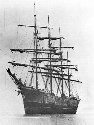 Prussian (German) barque Mimi shortly after being grounded on the Oregon Coast in February 1913.